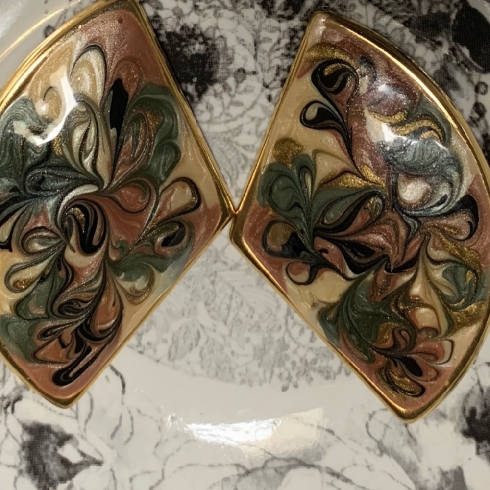 VINTAGE SWIRLY SHIMMERY clip on earrings - Picture 8 of 13